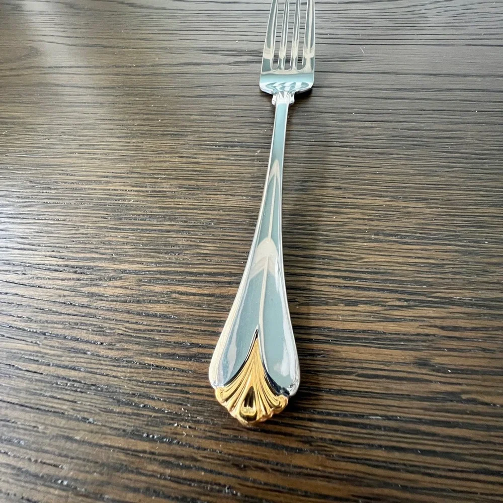 Yamazaki‎ Cara 24k Gold Accent Salad Fork 18/8 Stainless Steel Shell Motif New
